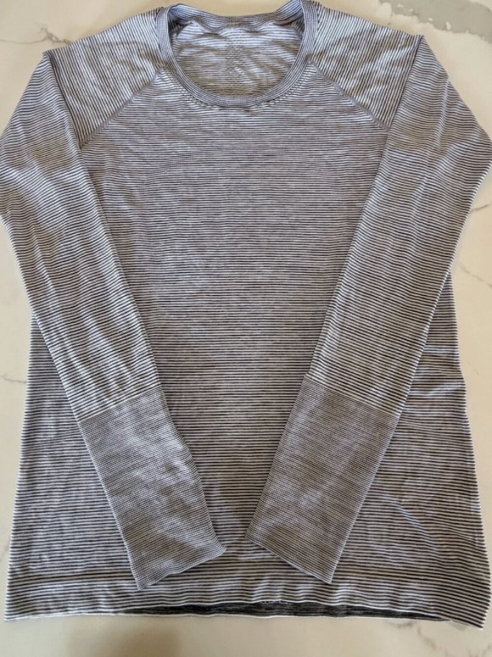 LULULEMON SWIFTLY TECH 2.0 LS HIP LENGTH Black/White TOP SZ 10